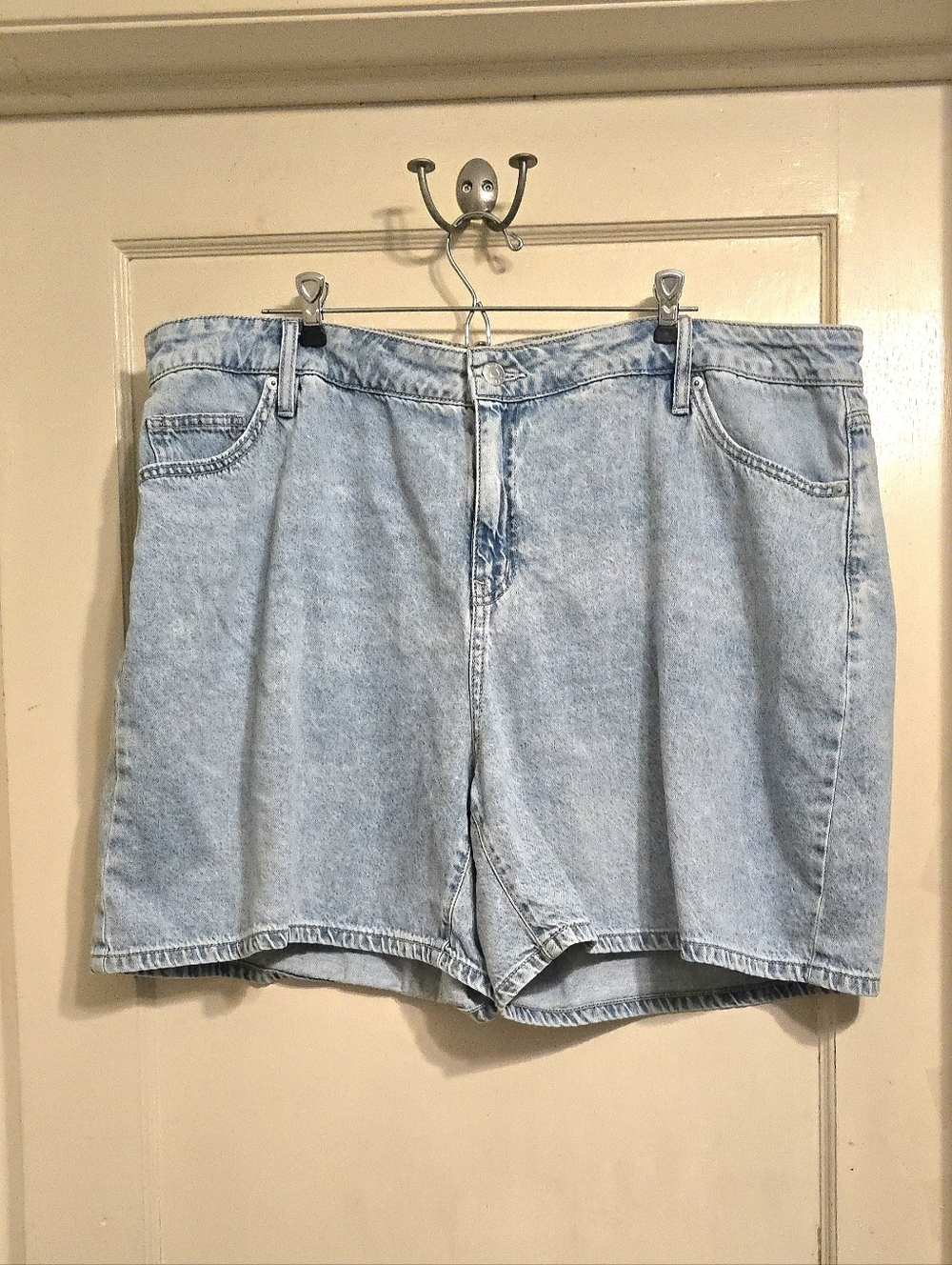 Ava & Viv Light Wash Denim Jean Shorts